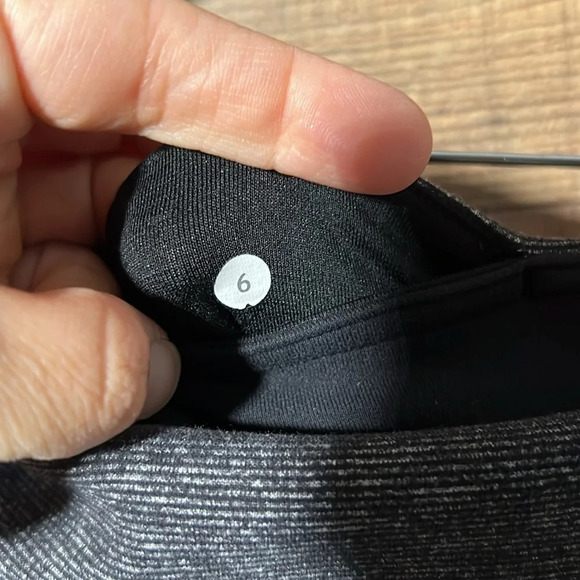 🌻 LULULEMON Wunder Under Crop *Reversible* Black/Gray Heather & Solid Black sz.6 - Picture 3 of 7